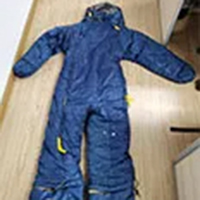 후드가있는 인간 모양의 침낭