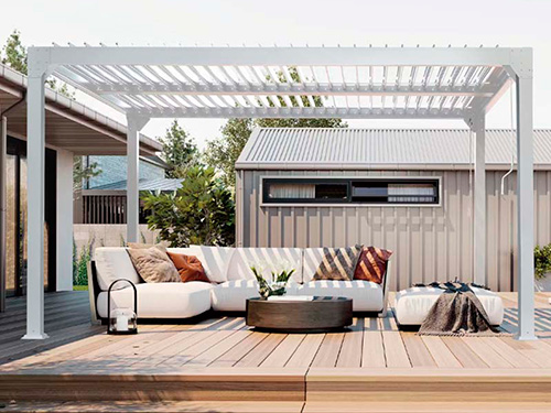 Pérgola con persianas