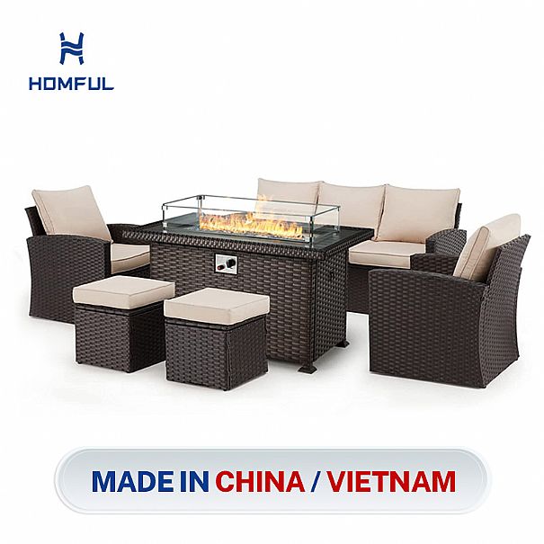 Juego de muebles de ratán con mesa para hoguera