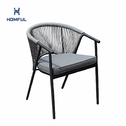 Outdoor-Esszimmerstuhl mit runder Rückenlehne aus...