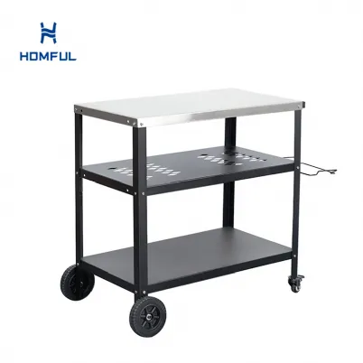 Cocina exterior de hierro con diseño de malla parcial