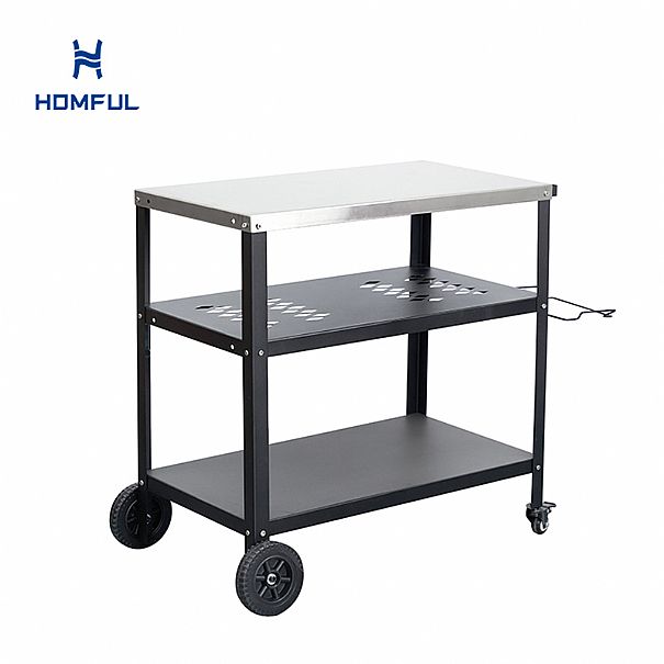 Cocina exterior de hierro con diseño de malla parcial