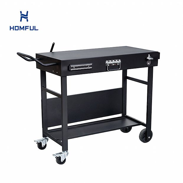 Cocina exterior de hierro con mesa plegable grande