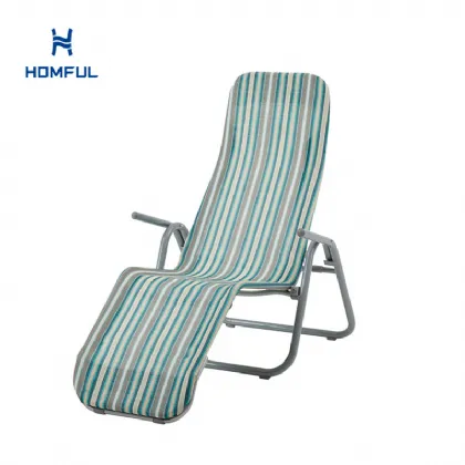 벤드 암레스트가 있는 스틸 라운지 체어